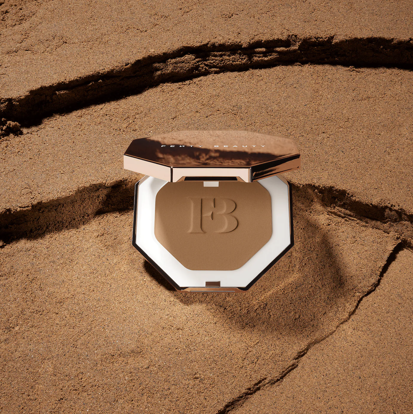 Fenty Beauty - Sun Stalk'r Instant Warmth Bronzer | Caramel Cutie - tan to deep with neutral undertones