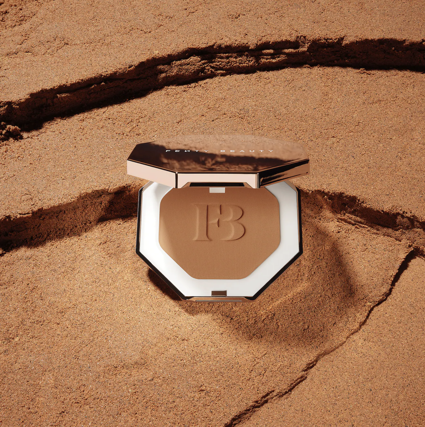 Fenty Beauty - Sun Stalk'r Instant Warmth Bronzer | Bajan Gyal - tan with warm undertones